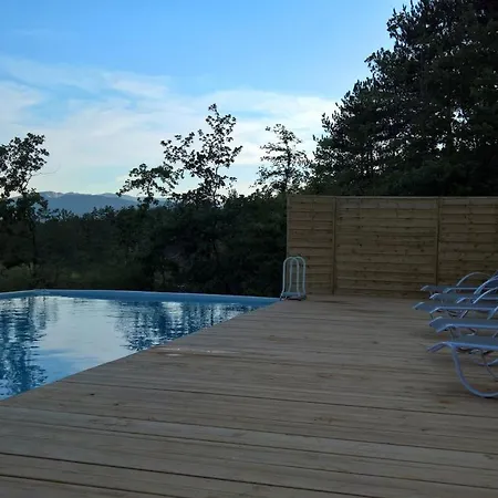 Hébergement de vacances 4 Etoiles En Pleine Nature 8 Pers.