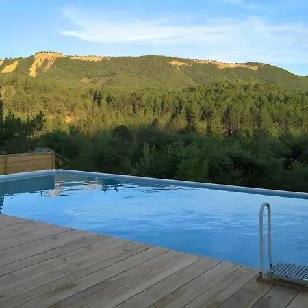 Hébergement de vacances 4 Etoiles En Pleine Nature 8 Pers. *