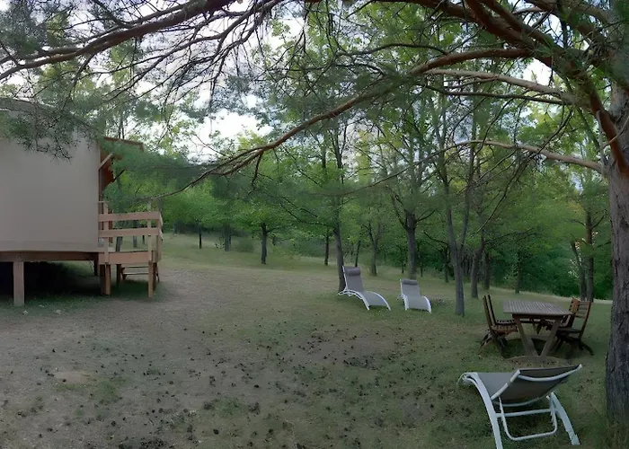 Hébergement de vacances 4 Etoiles En Pleine Nature 8 Pers. *