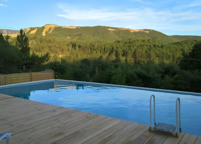 Hébergement de vacances 4 Etoiles En Pleine Nature 8 Pers. *